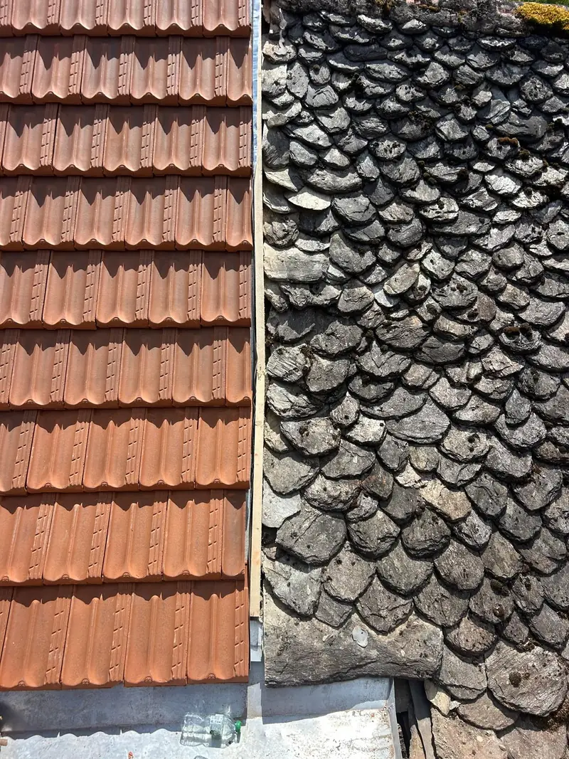 Comparatif entre tuile neuve et ardoise ancienne sur une même toiture